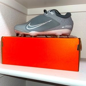 Women’s Brand New Nike Softball Cleats